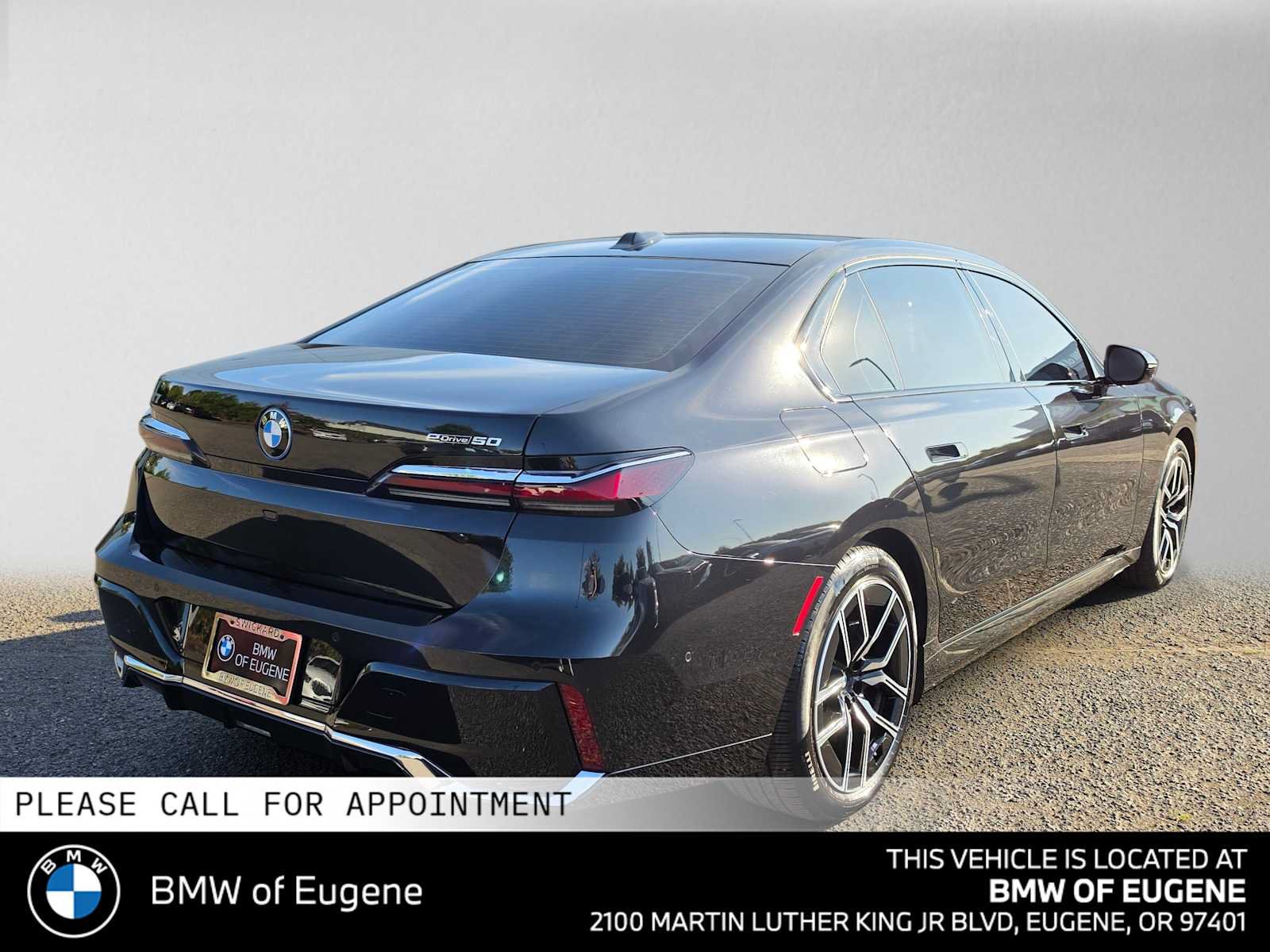 Used 2025 BMW i7 eDrive50 w/ M Sport Package RWD image 3