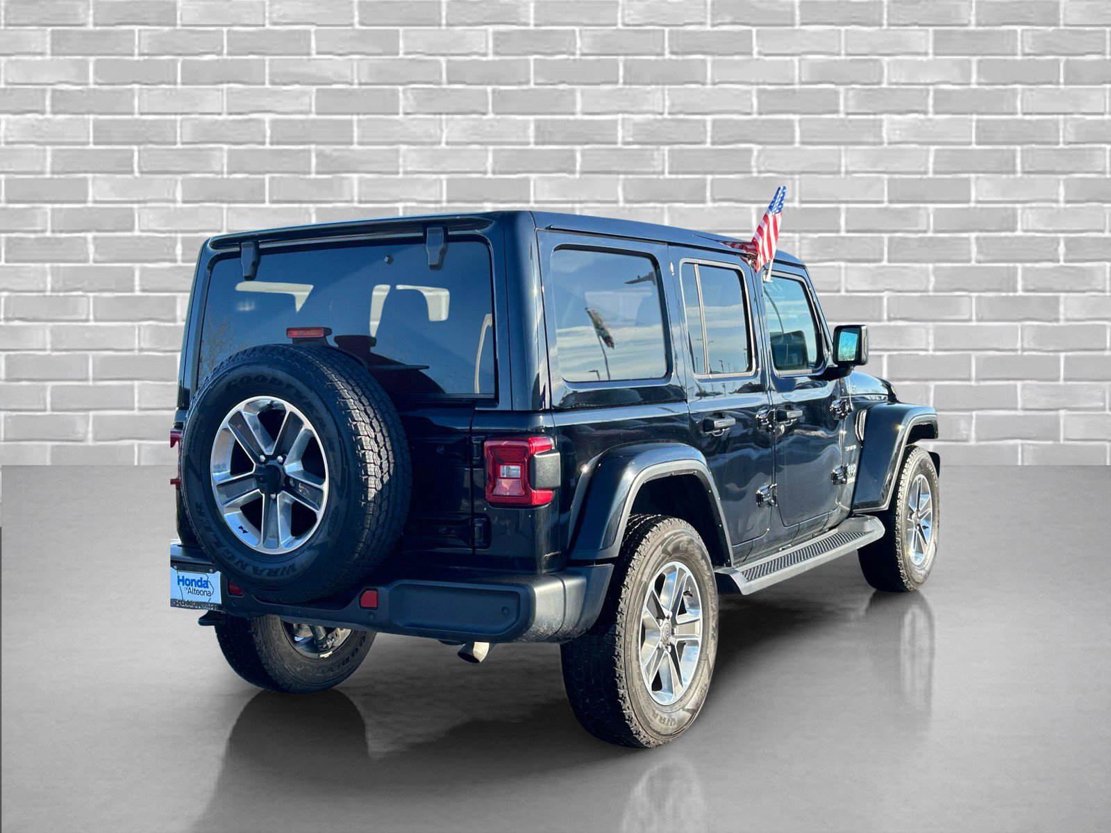 Used 2022 Jeep Wrangler Unlimited Sahara w/ Cold Weather Group image 5