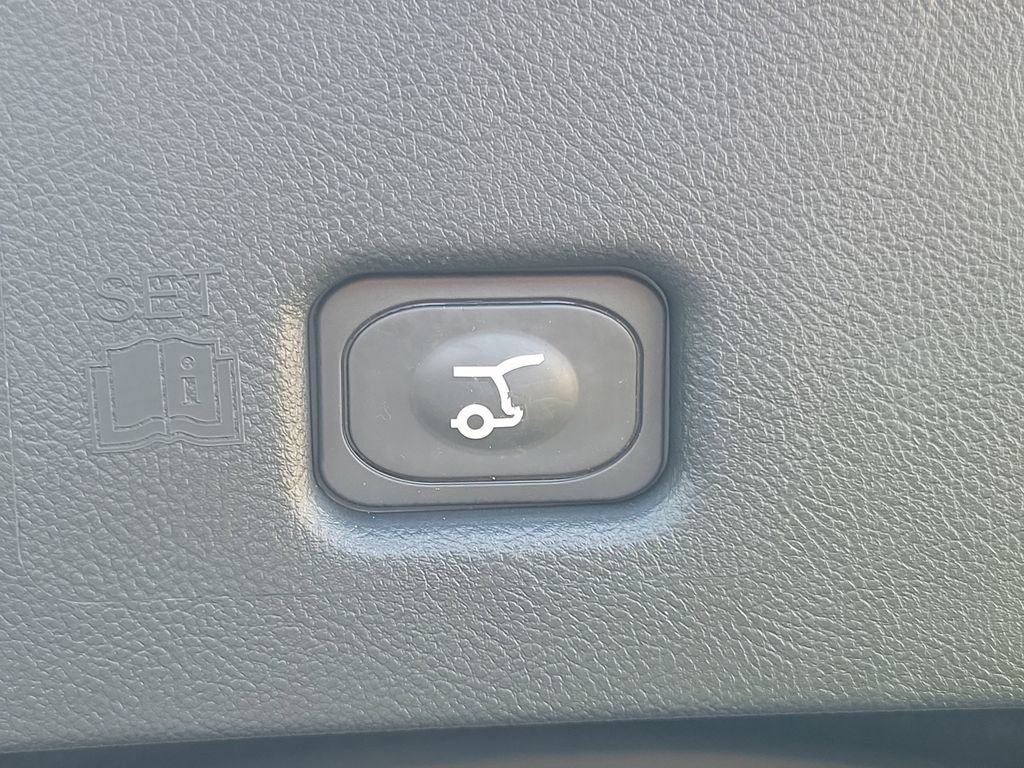 Certified 2023 Lincoln Nautilus Reserve w/ Equipment Group 201A image 9