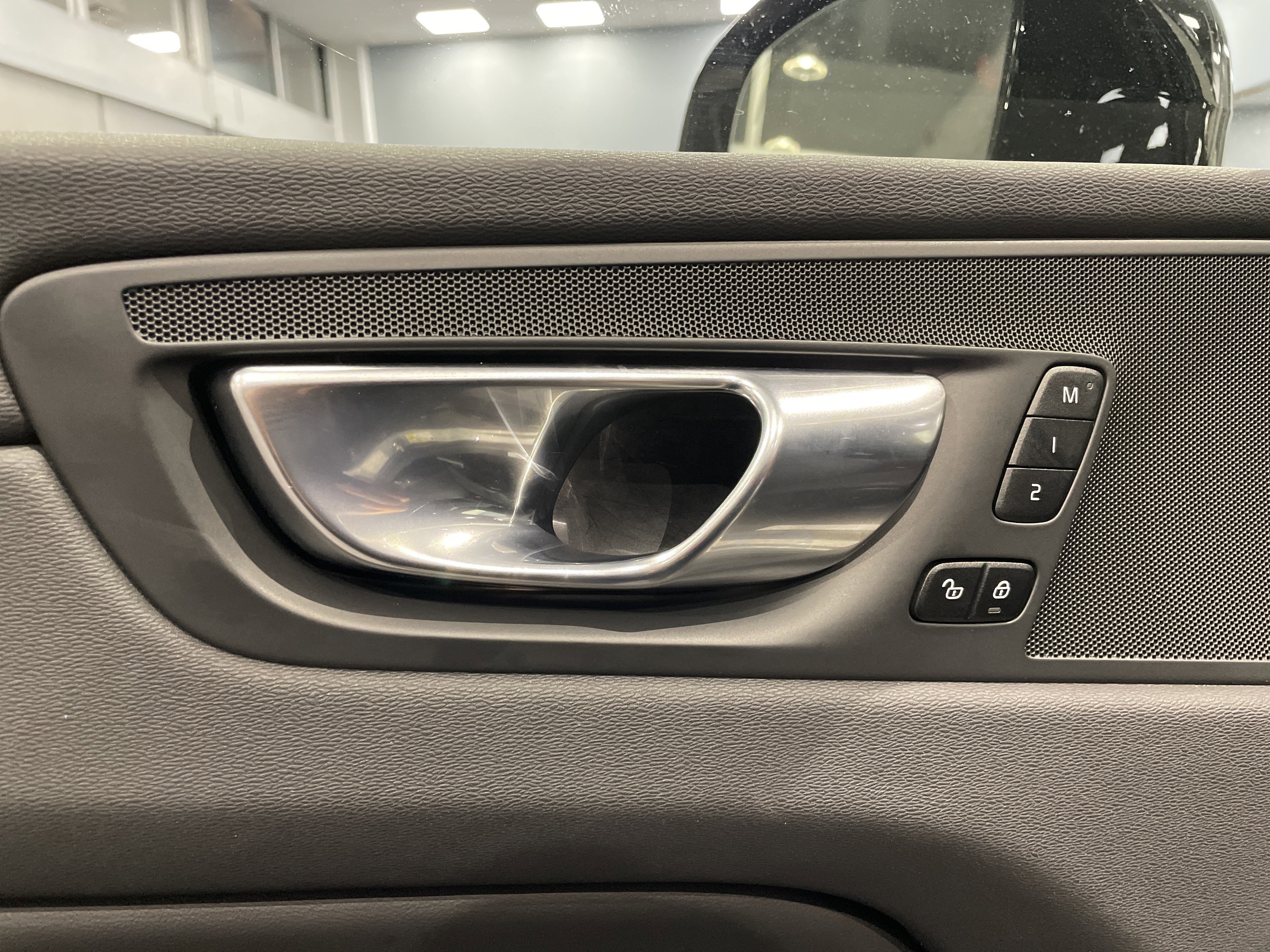 Used 2025 Volvo XC60 B5 Plus image 15