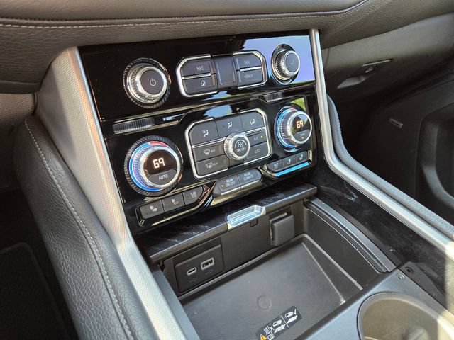 Used 2021 GMC Yukon Denali w/ Denali Premium Package AWD/4WD image 22