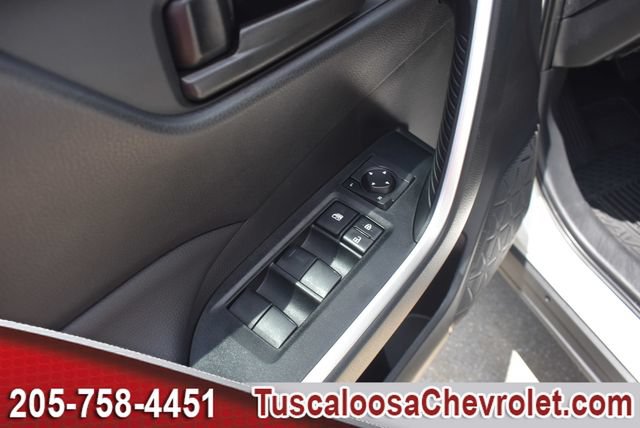 Used 2025 Toyota RAV4 LE FWD image 17