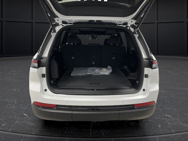 New 2025 Jeep Grand Cherokee Limited w/ Black Appearance Package image 15