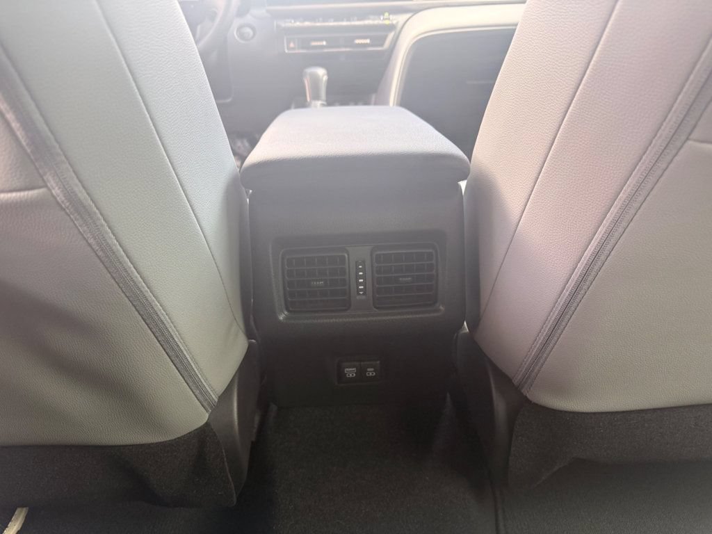 Used 2025 Toyota Camry SE FWD image 14