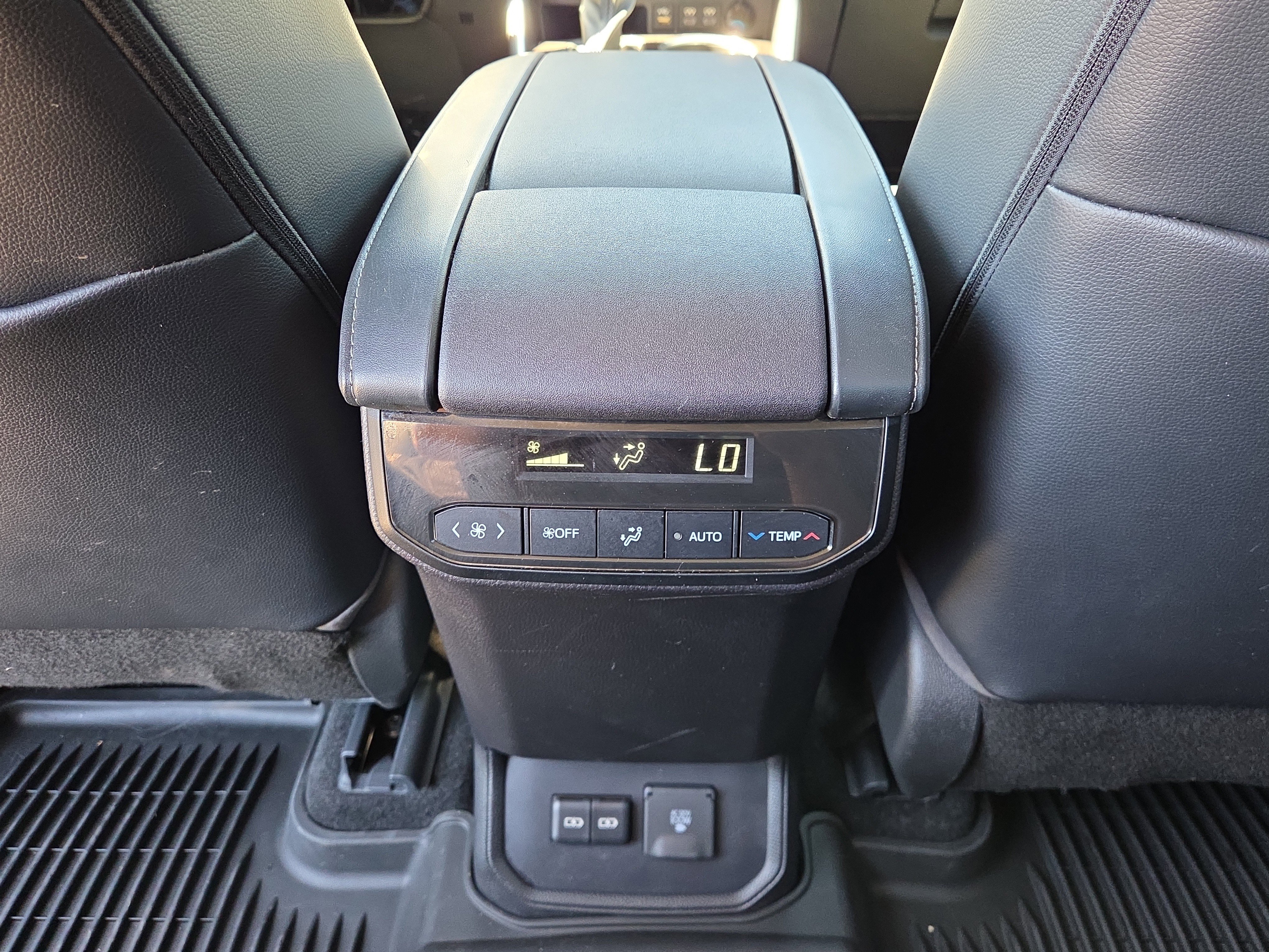 Used 2023 Toyota Highlander Limited image 13