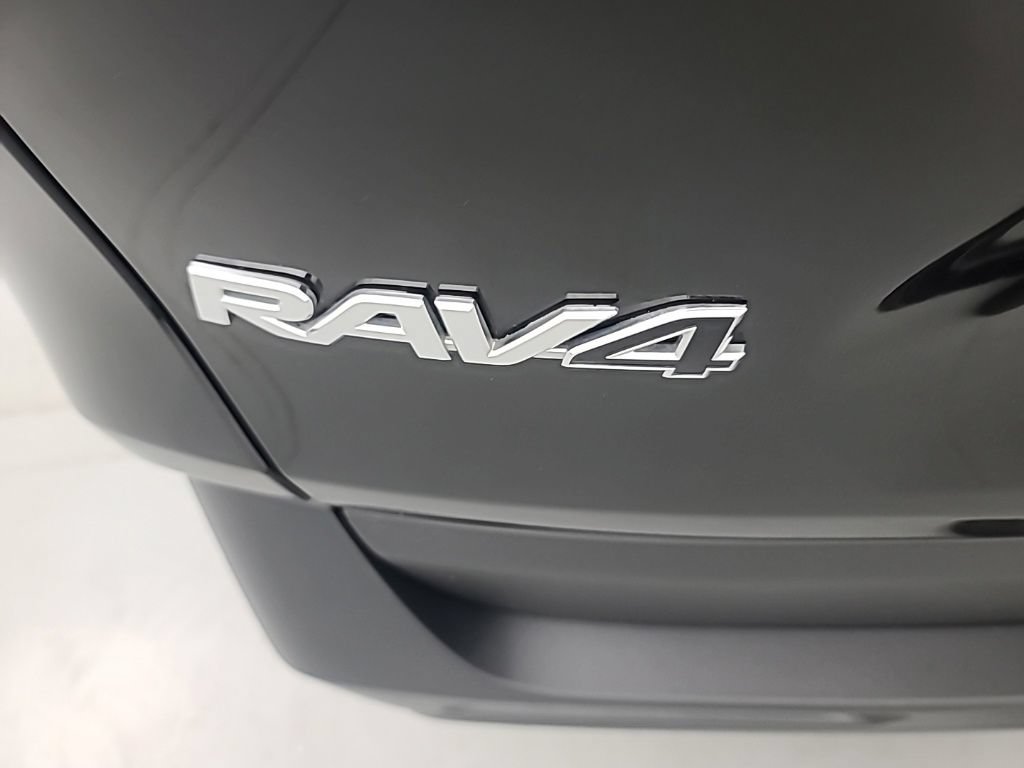 Used 2025 Toyota RAV4 XLE AWD/4WD image 11