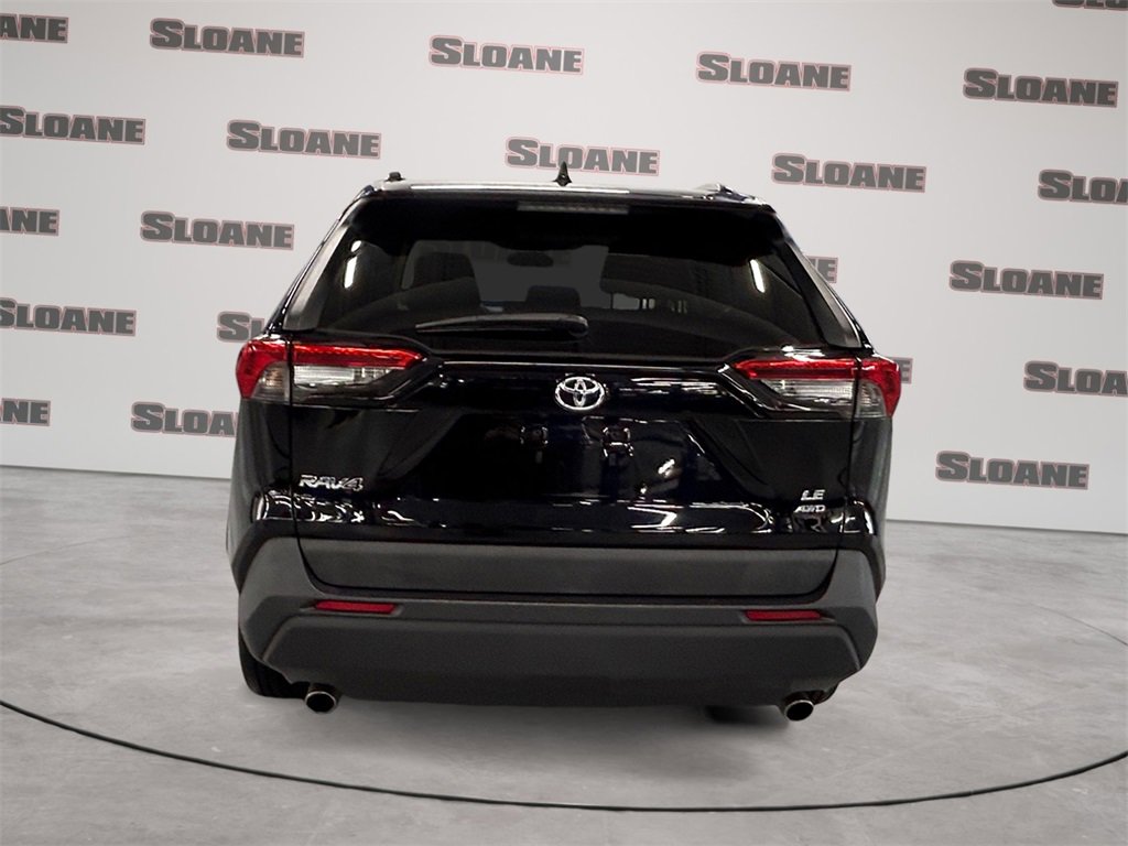 Used 2019 Toyota RAV4 LE image 4