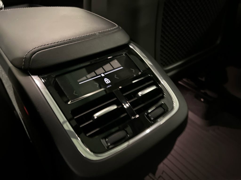 Certified 2023 Volvo XC60 B6 Ultimate image 24