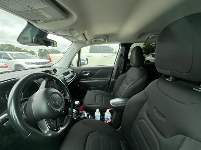Used 2017 Jeep Renegade Altitude FWD image 8