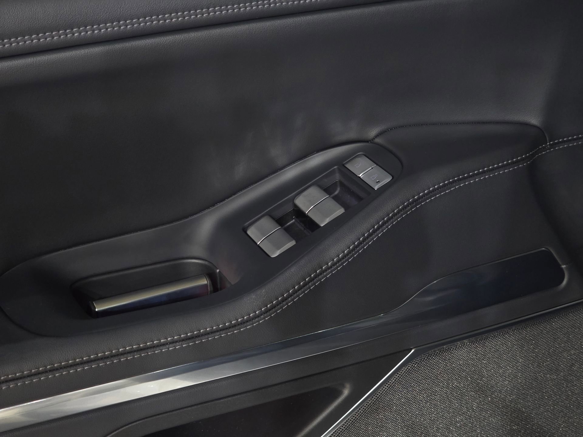 New 2025 Lincoln Navigator Reserve w/ Jet Appearance Package image 16