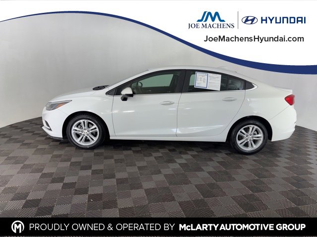 Used 2018 Chevrolet Cruze LT w/ Convenience Package image 9