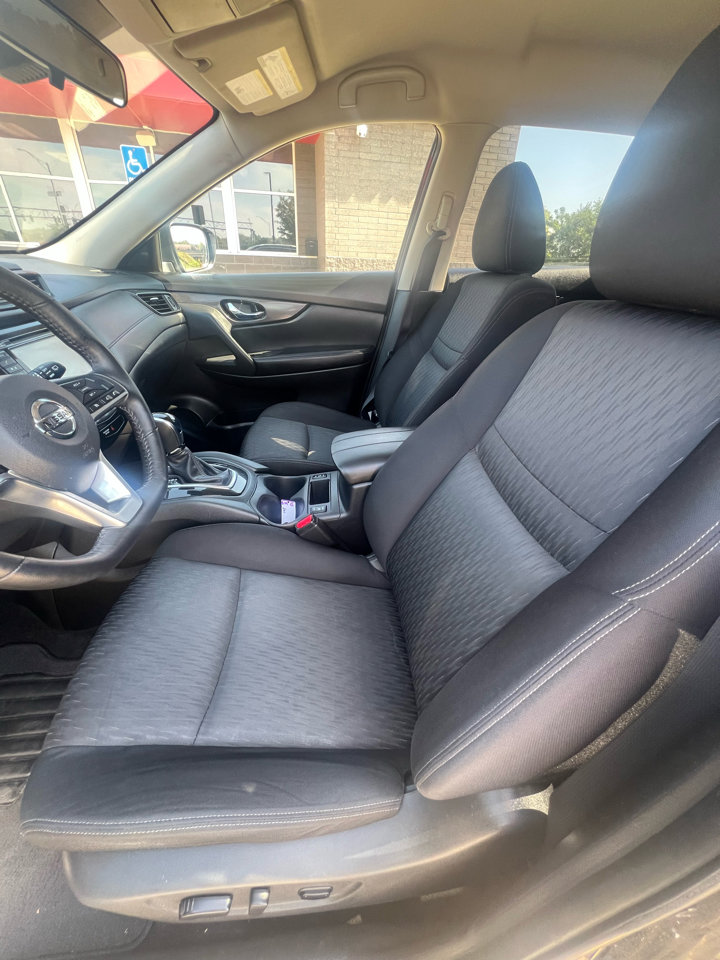 Used 2019 Nissan Rogue SV image 12