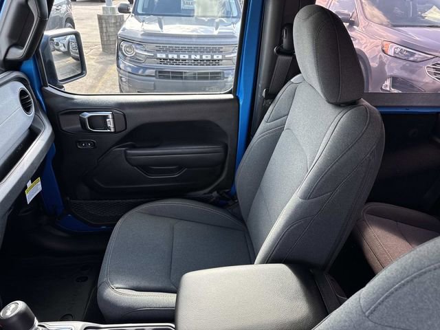Used 2025 Jeep Wrangler Sport image 17