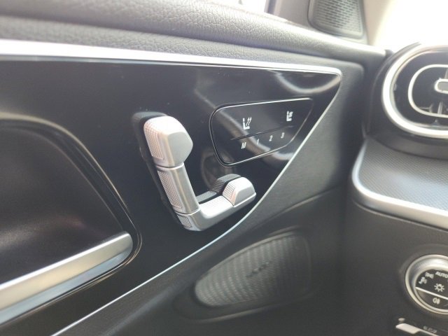 Used 2025 Mercedes-Benz C 300 Sedan image 33