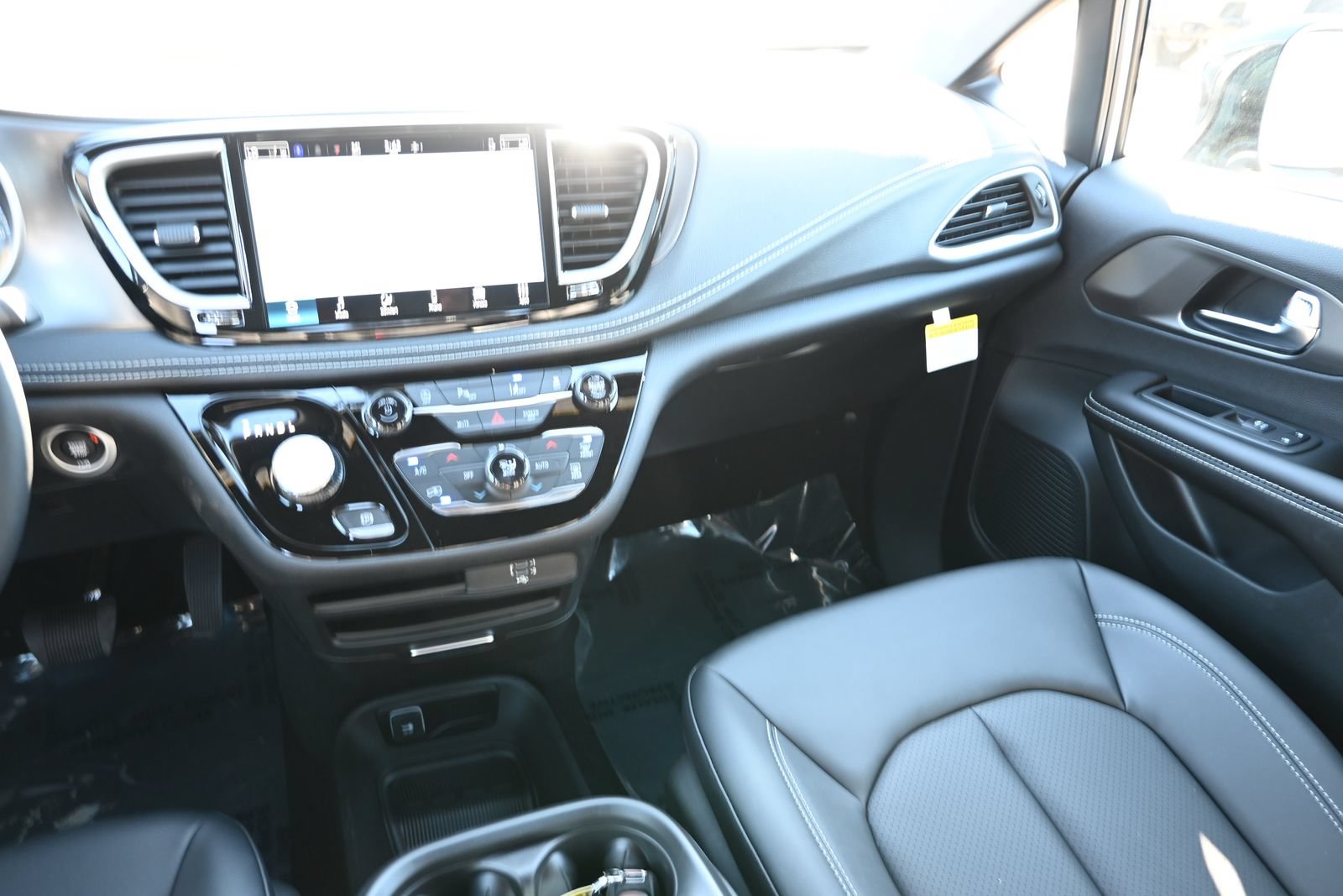 New 2026 Chrysler Pacifica Select AWD/4WD image 16