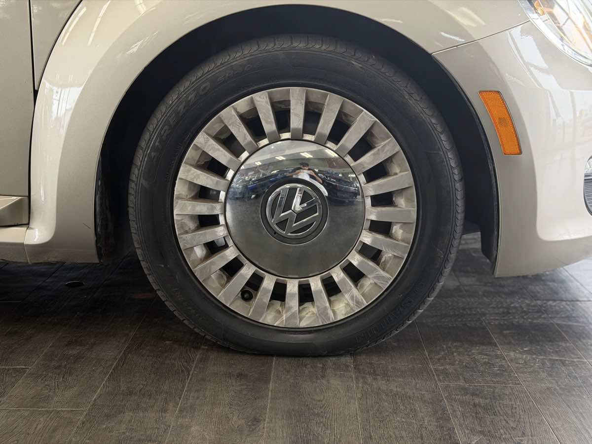 Used 2013 Volkswagen Beetle 2.5 FWD image 23
