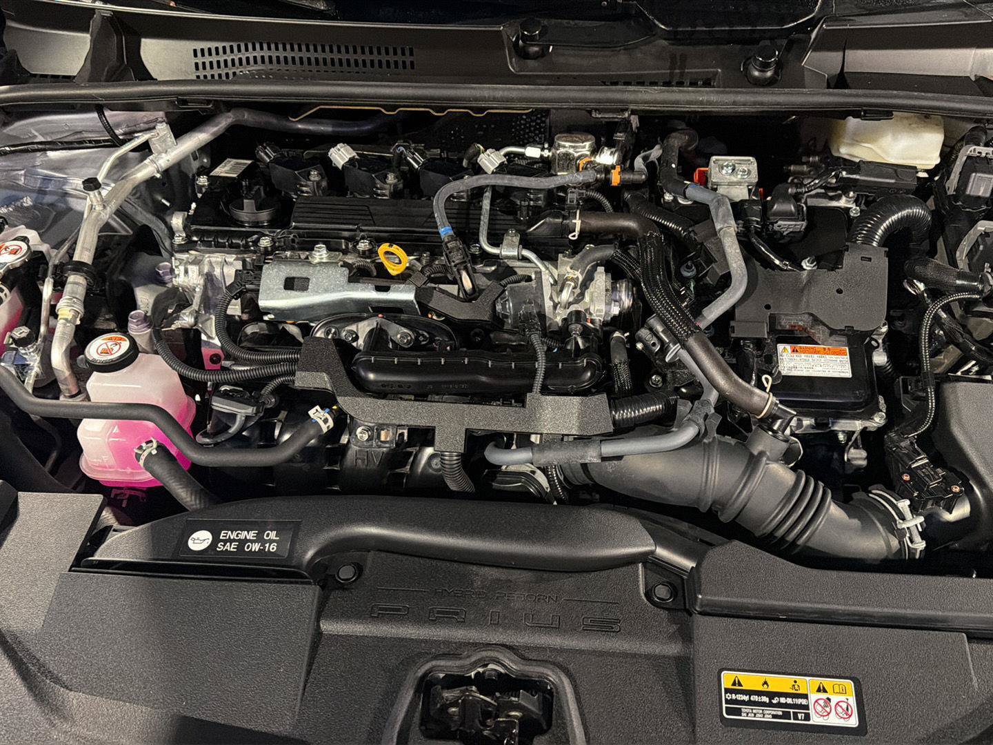 Certified 2025 Toyota Prius LE FWD image 32