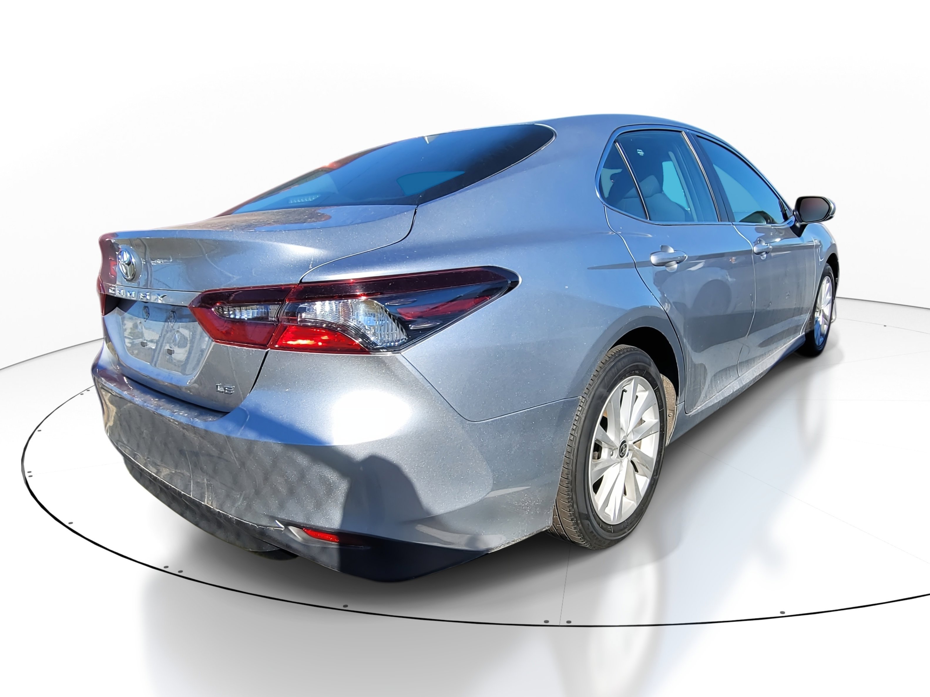 Used 2024 Toyota Camry LE image 5