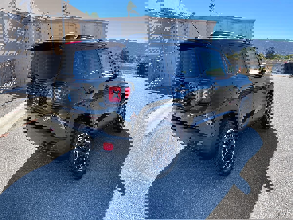 Used 2016 Jeep Renegade Trailhawk w/ Premium Trailhawk Package image 5