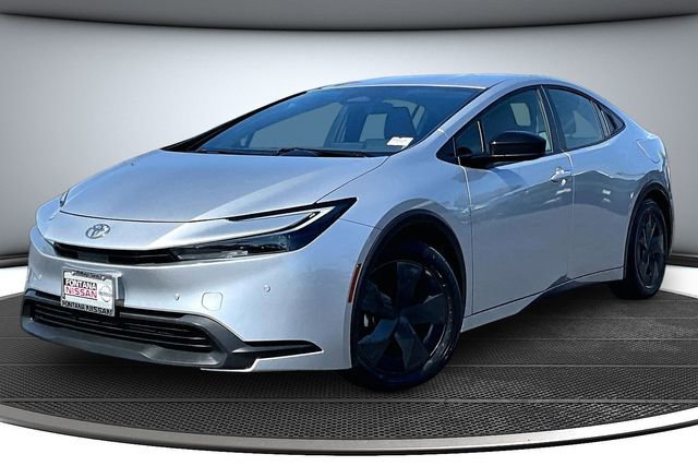 Used 2025 Toyota Prius LE image 3