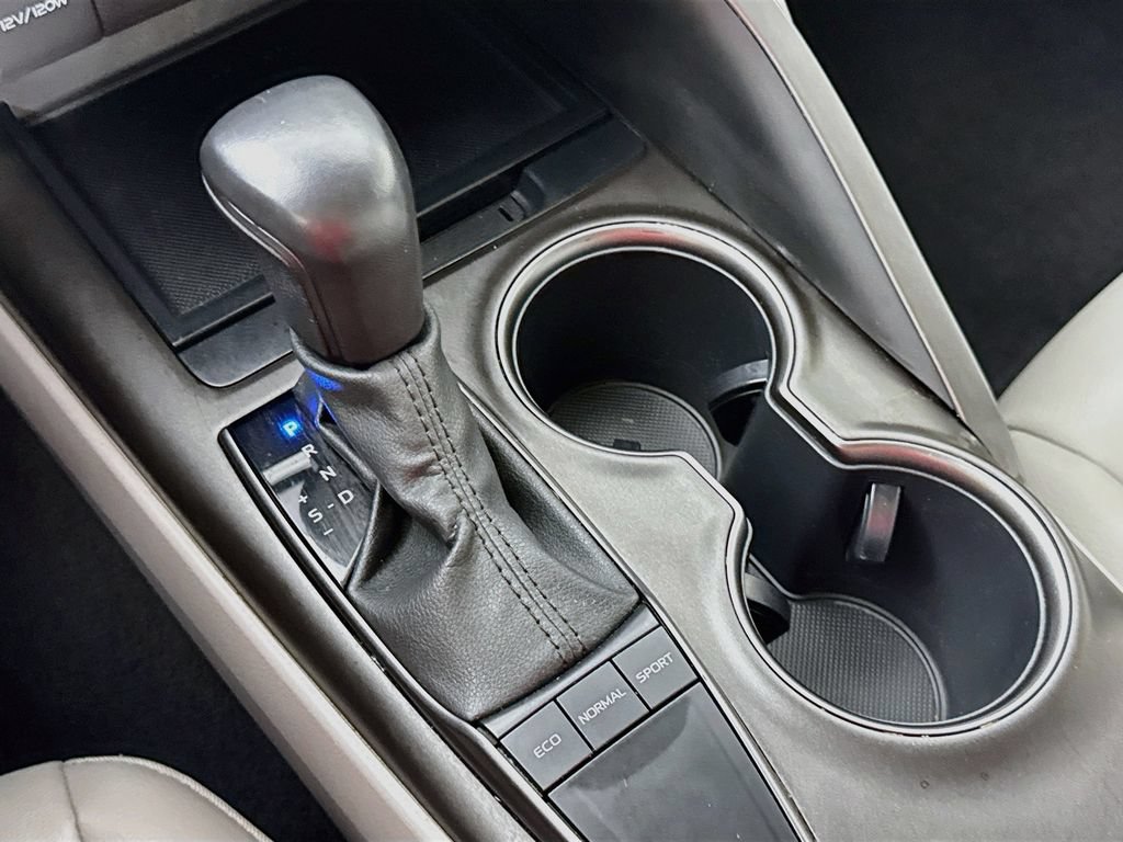 Used 2022 Toyota Camry SE FWD image 20