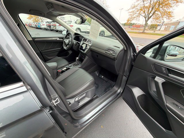 Certified 2022 Volkswagen Tiguan SE AWD/4WD image 31