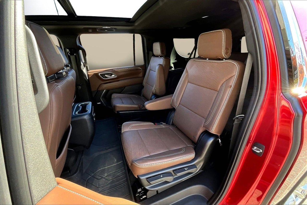 Used 2024 Chevrolet Suburban High Country image 22