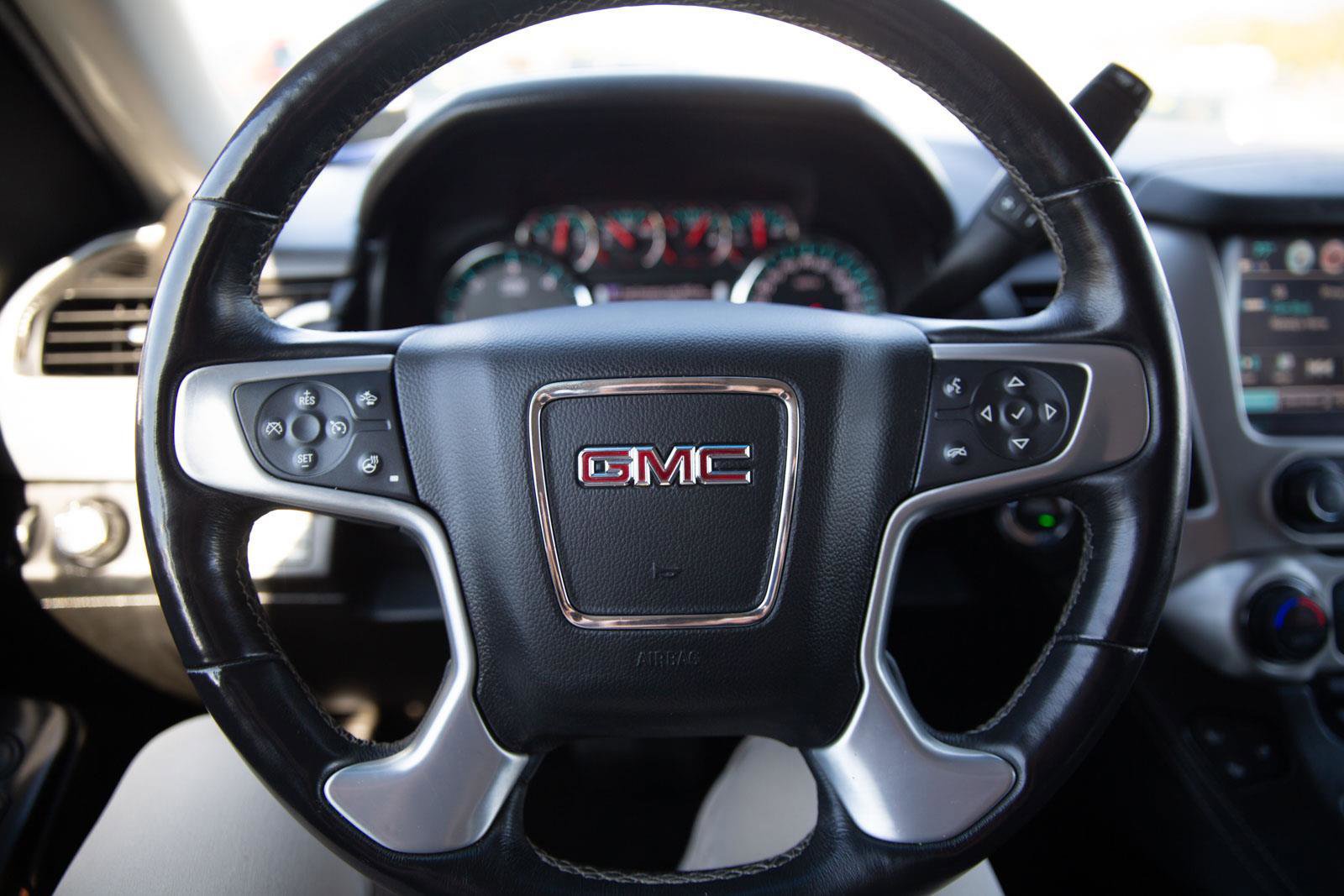 Used 2018 GMC Yukon XL SLT w/ Premium Edition AWD/4WD image 12