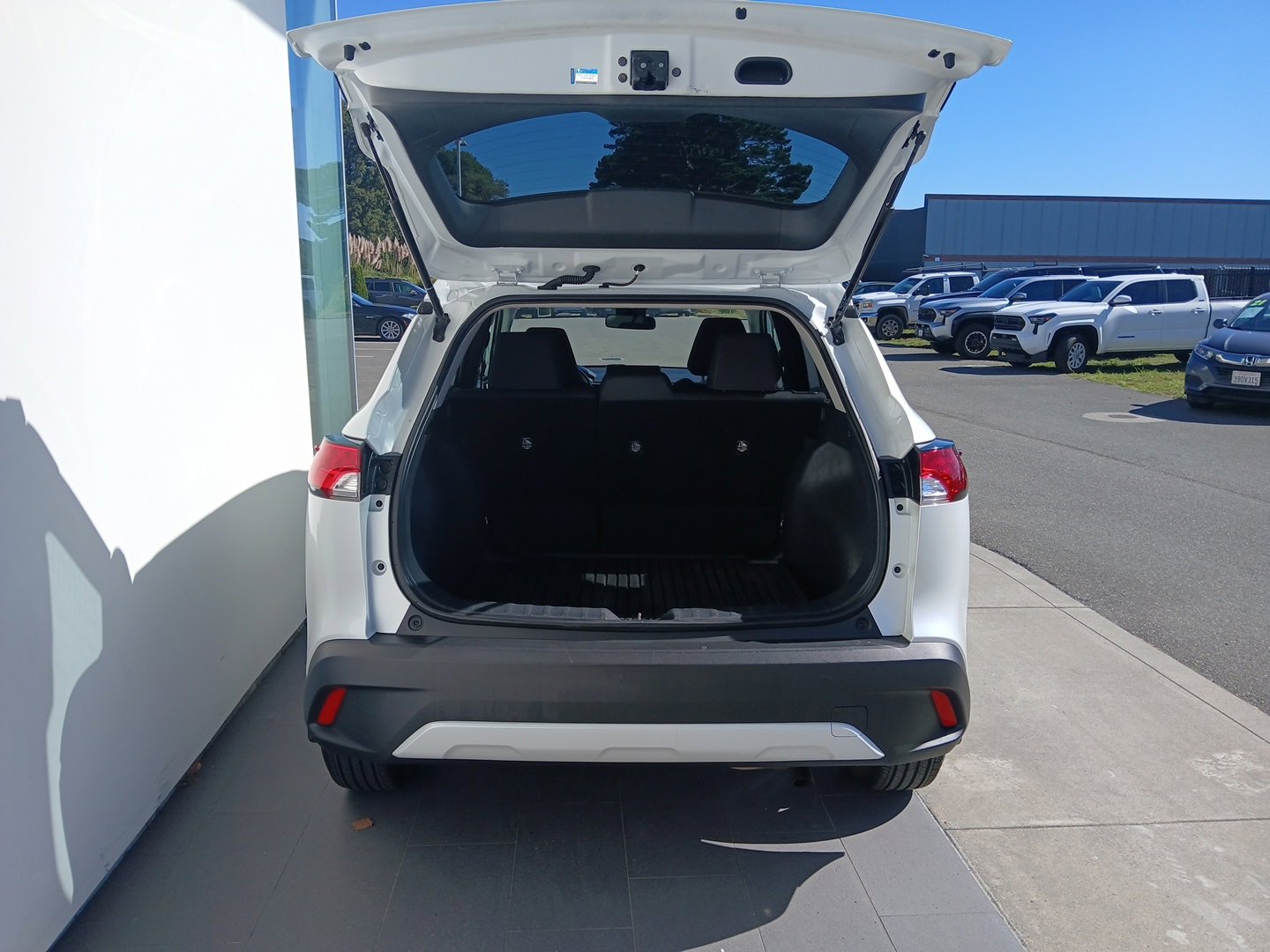 Used 2022 Toyota Corolla Cross LE image 9