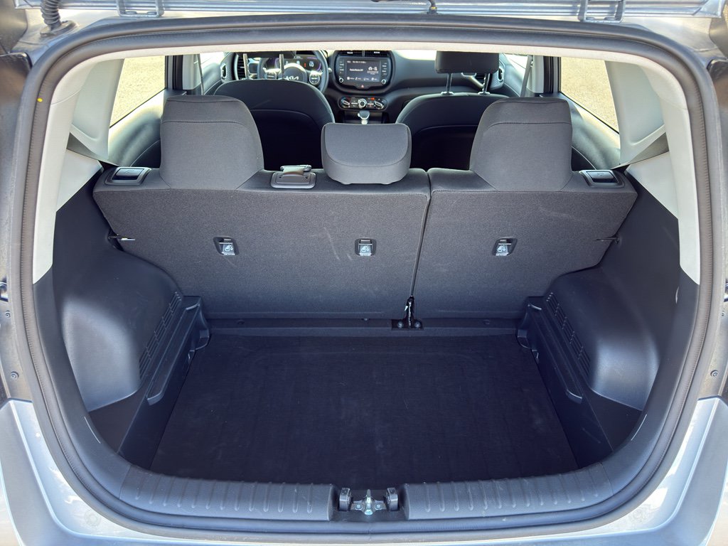 Used 2025 Kia Soul LX FWD image 11