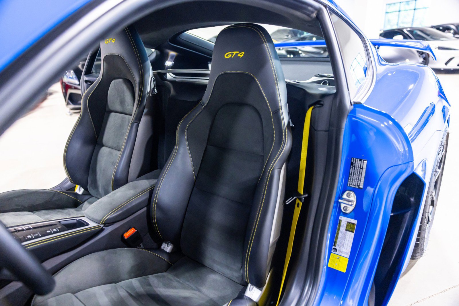 Used 2022 Porsche 718 Cayman GT4 RWD image 32