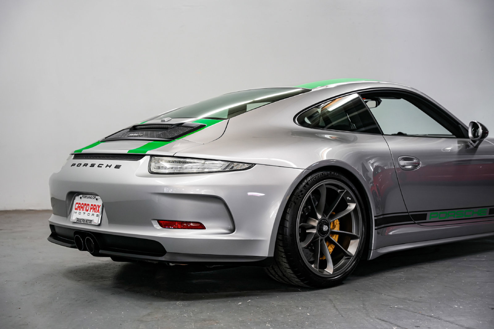Used 2016 Porsche 911 R RWD image 39