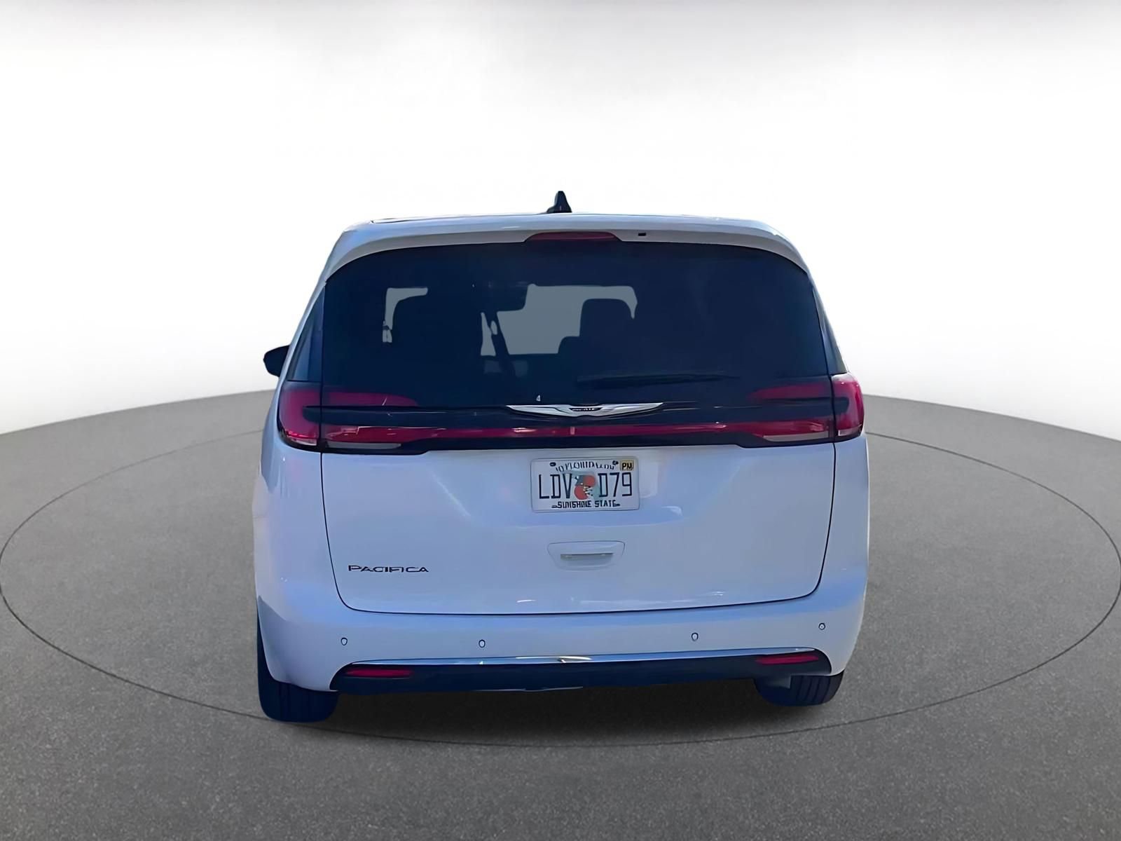 Used 2025 Chrysler Pacifica Select image 11