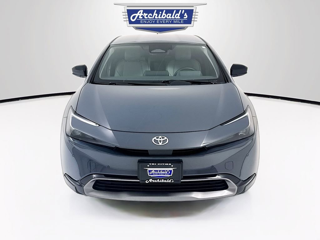 Used 2023 Toyota Prius XLE image 2