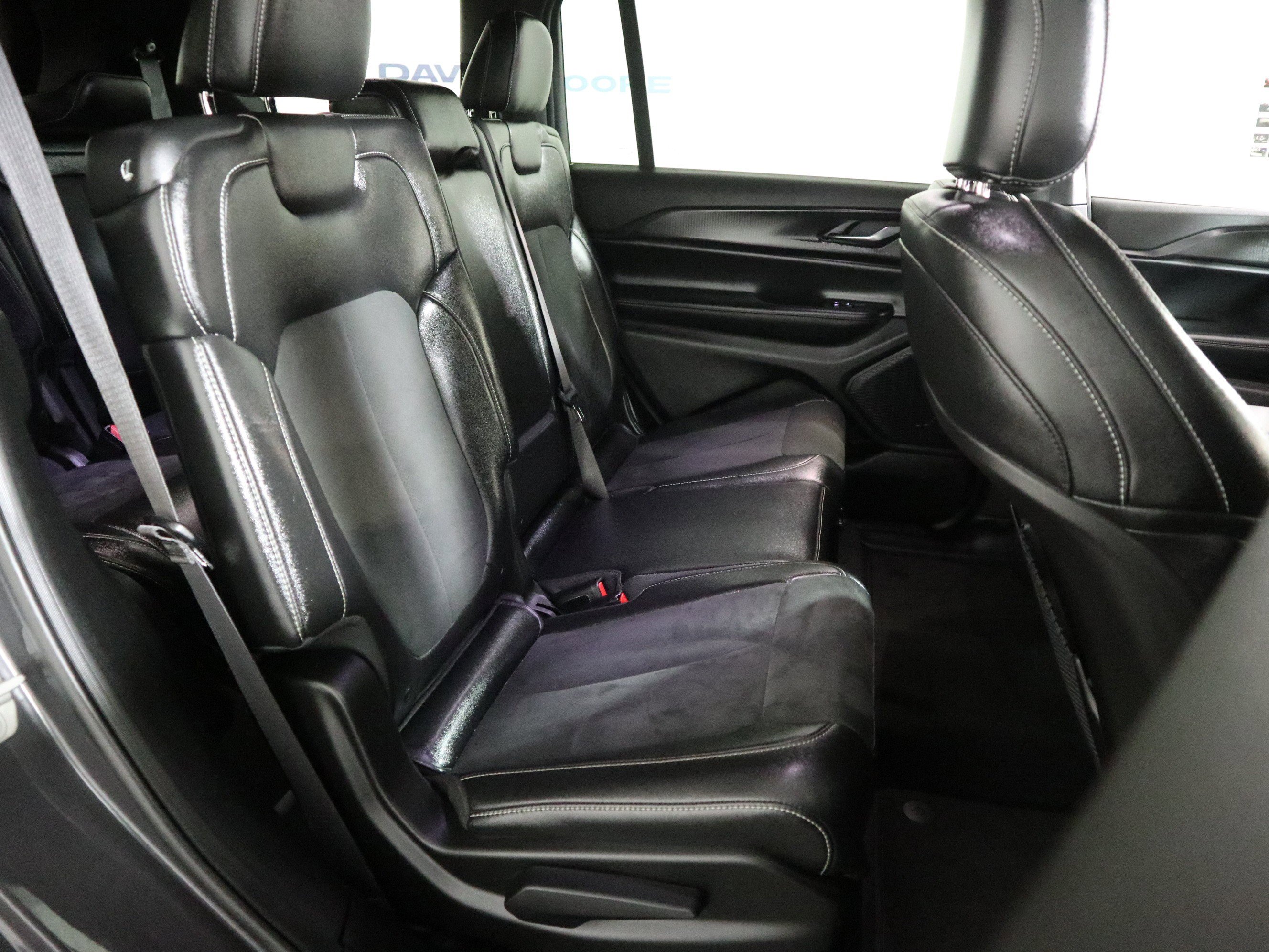 Used 2024 Jeep Grand Cherokee L Laredo image 23