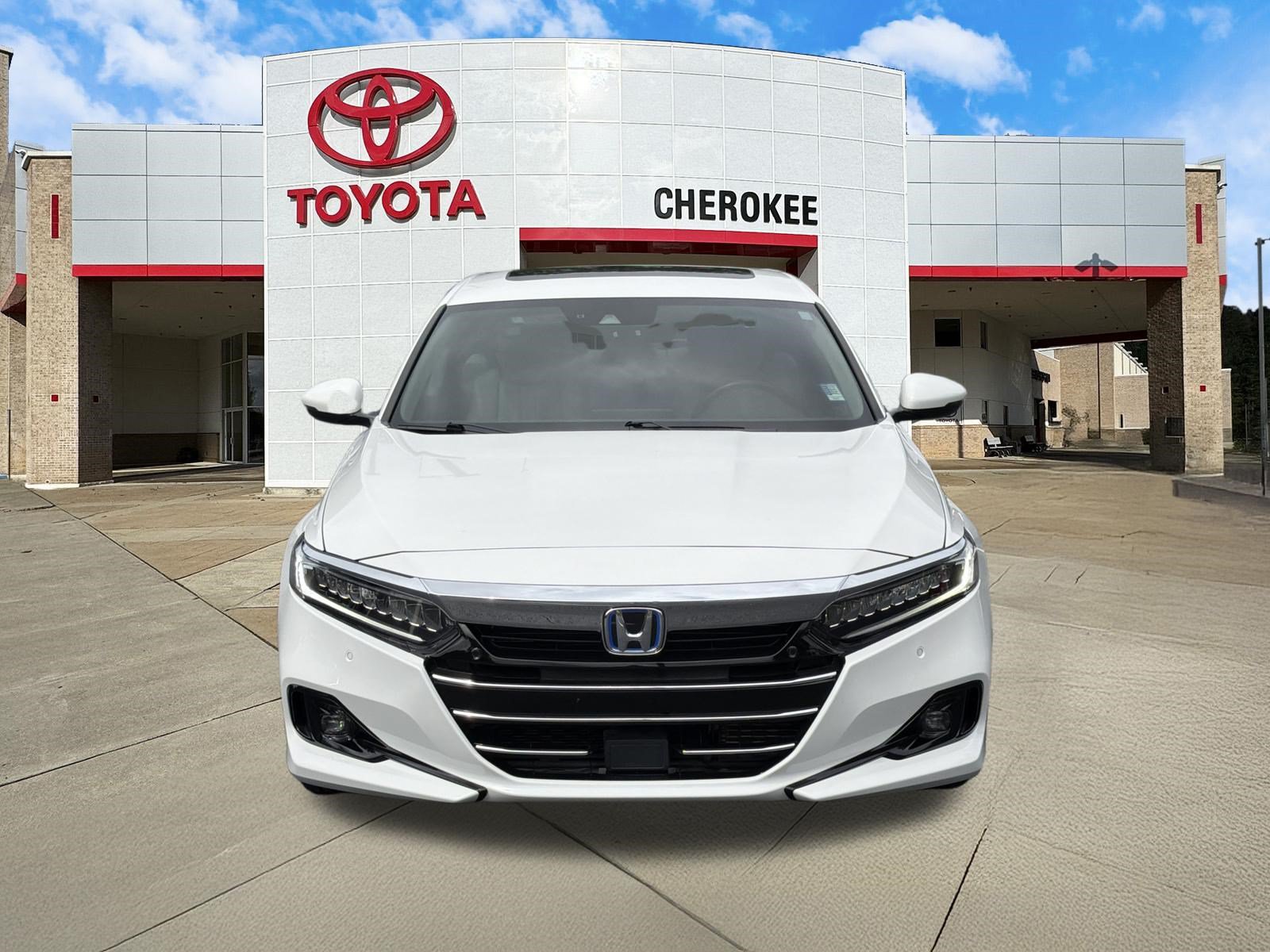 Used 2022 Honda Accord Touring image 2