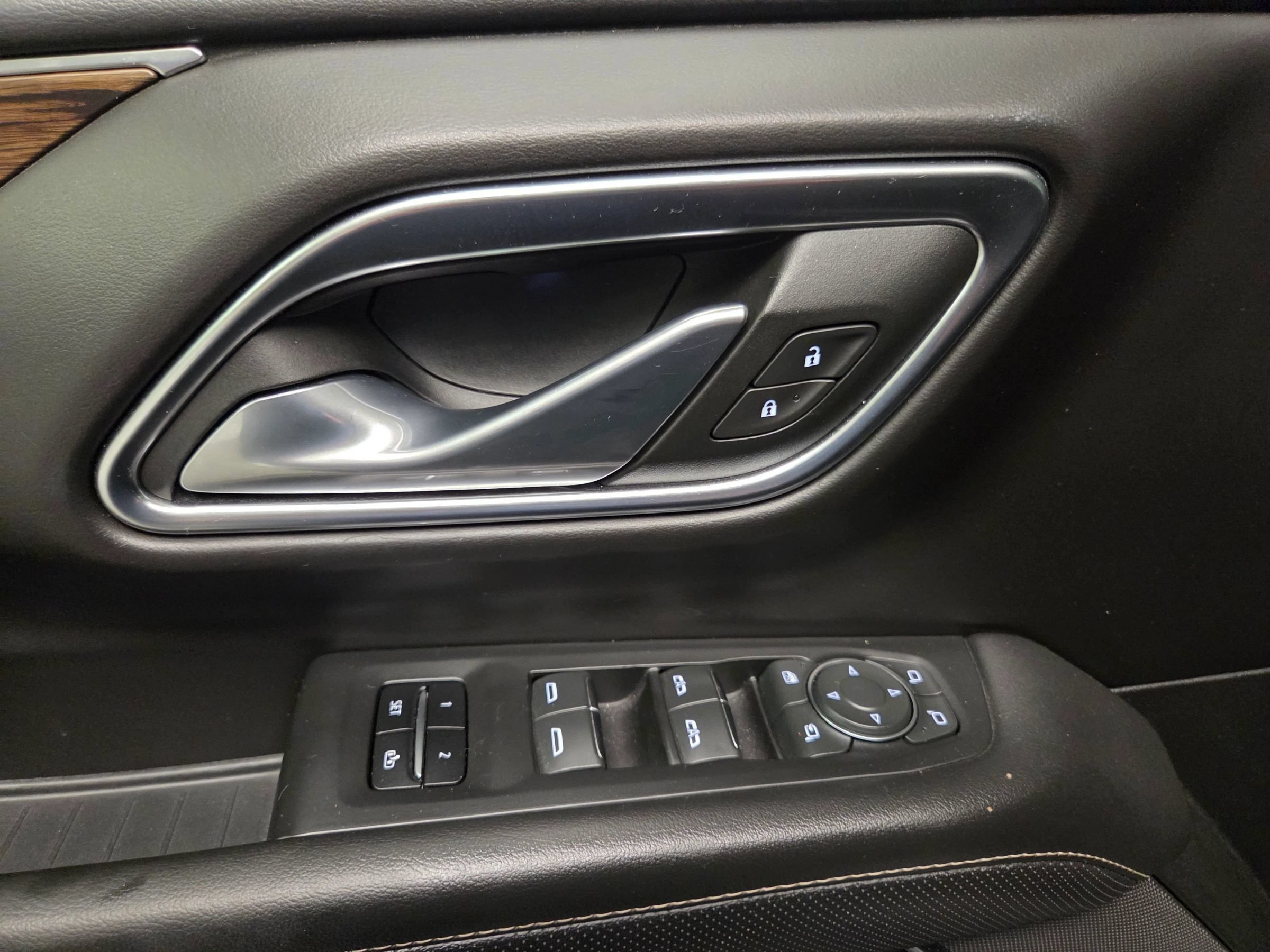 Used 2023 Chevrolet Suburban Premier RWD image 16