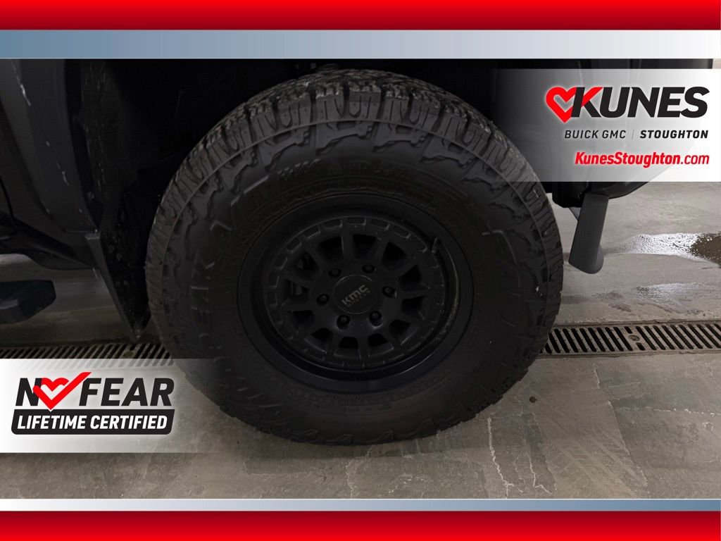 Used 2024 Toyota Tacoma TRD Off-Road image 15