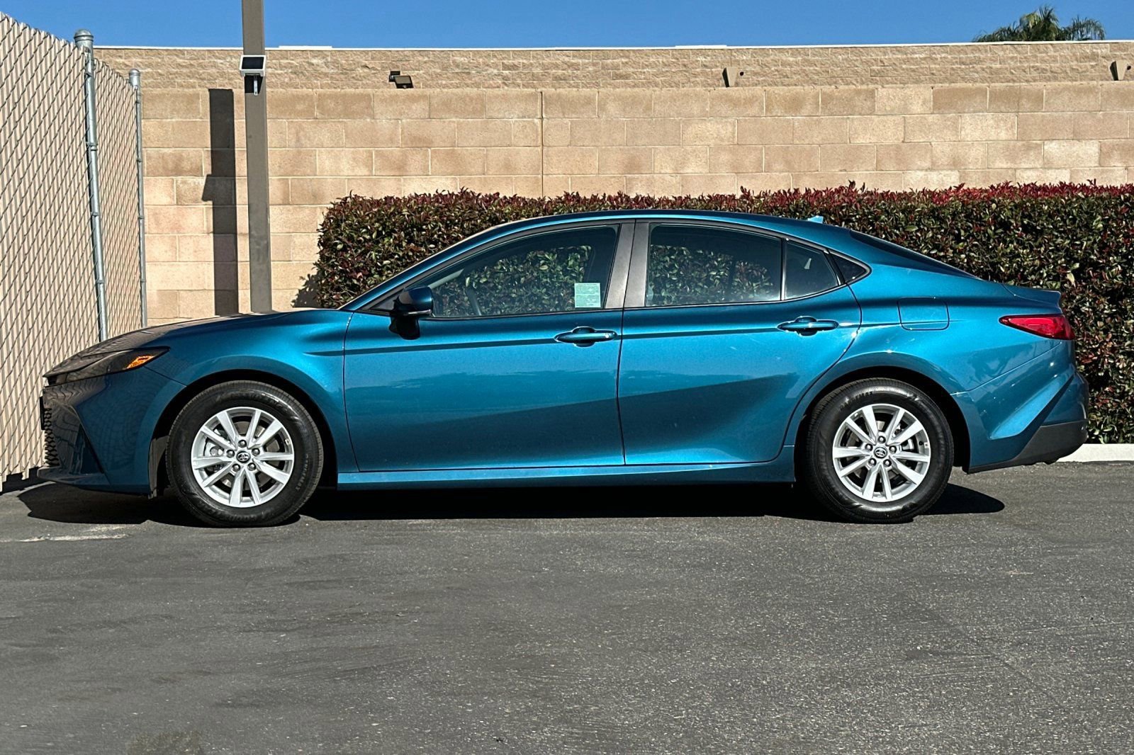 Used 2025 Toyota Camry LE image 7