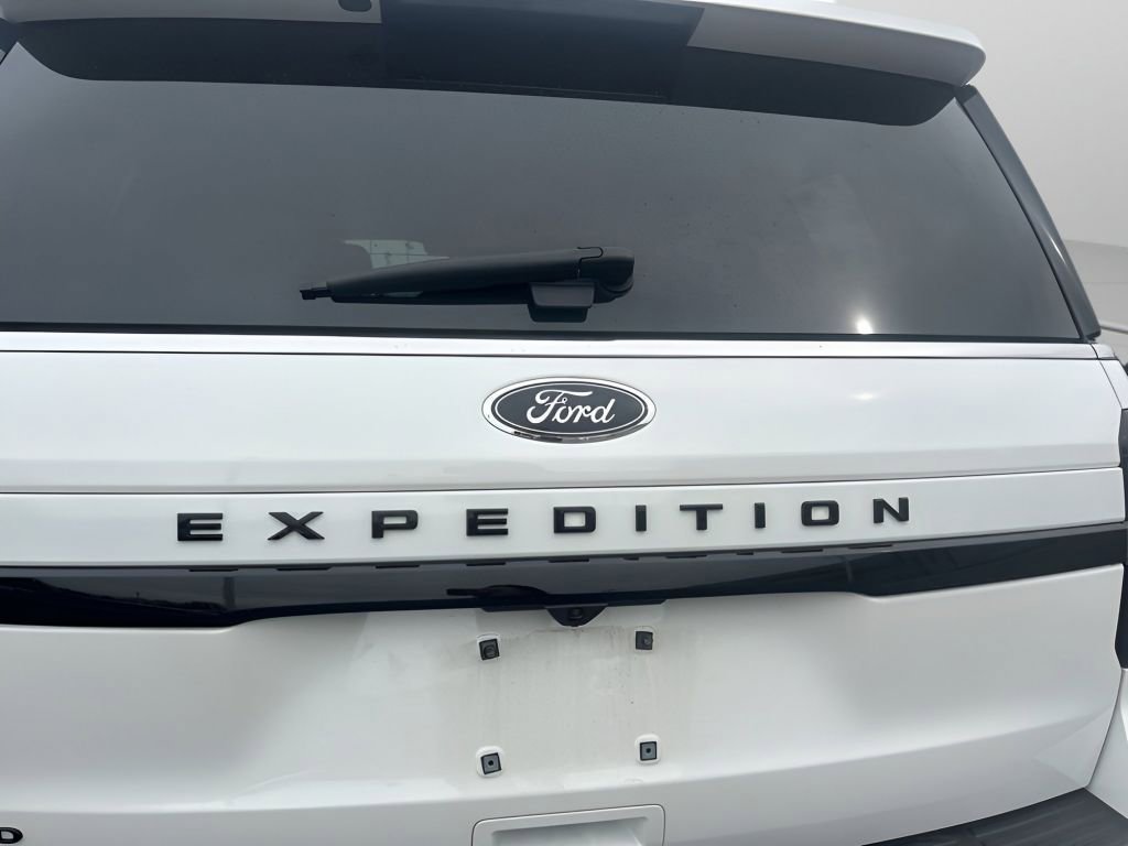 Used 2023 Ford Expedition Limited image 14