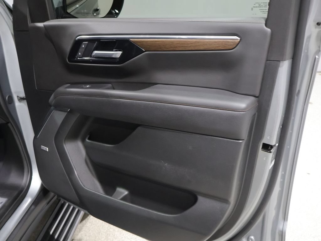 Used 2025 Chevrolet Tahoe High Country AWD/4WD image 29