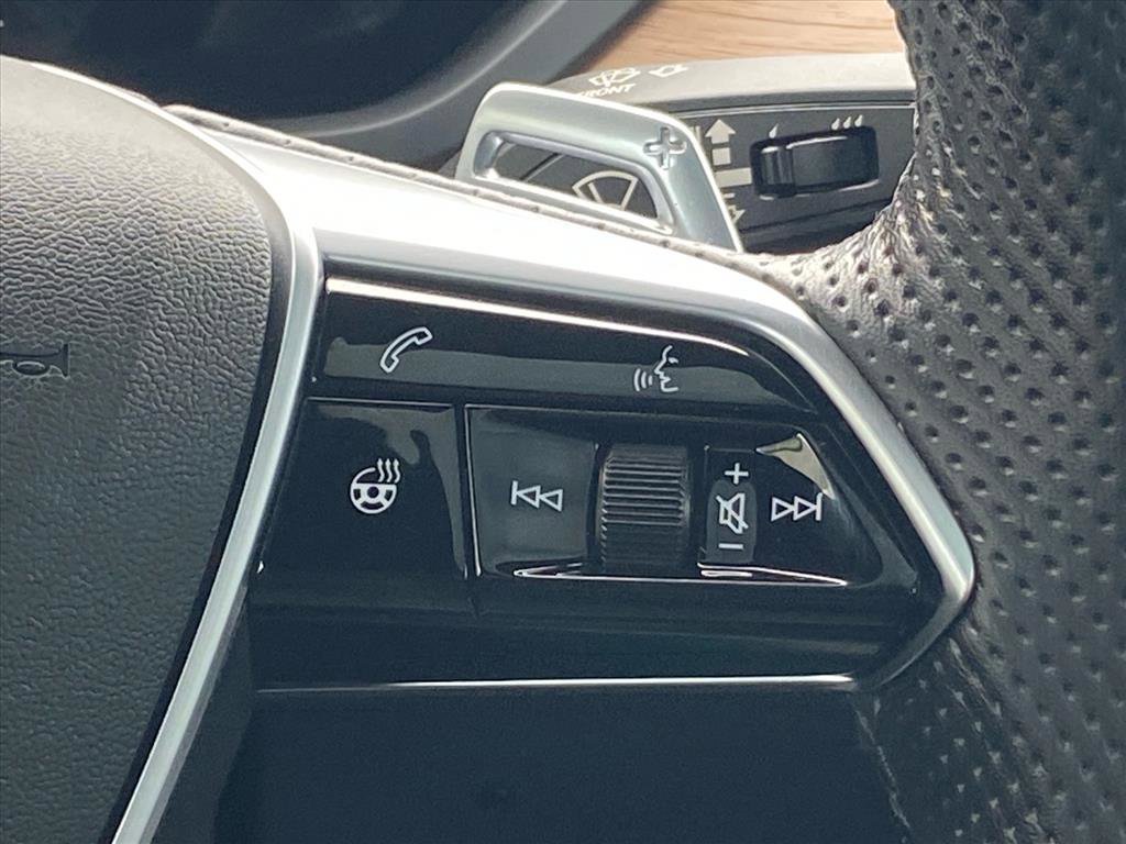 Used 2023 Audi e-tron GT Premium Plus image 9