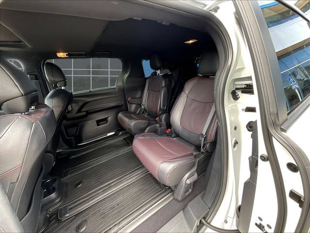Used 2025 Toyota Sienna XSE w/ XSE Premium Package FWD image 24