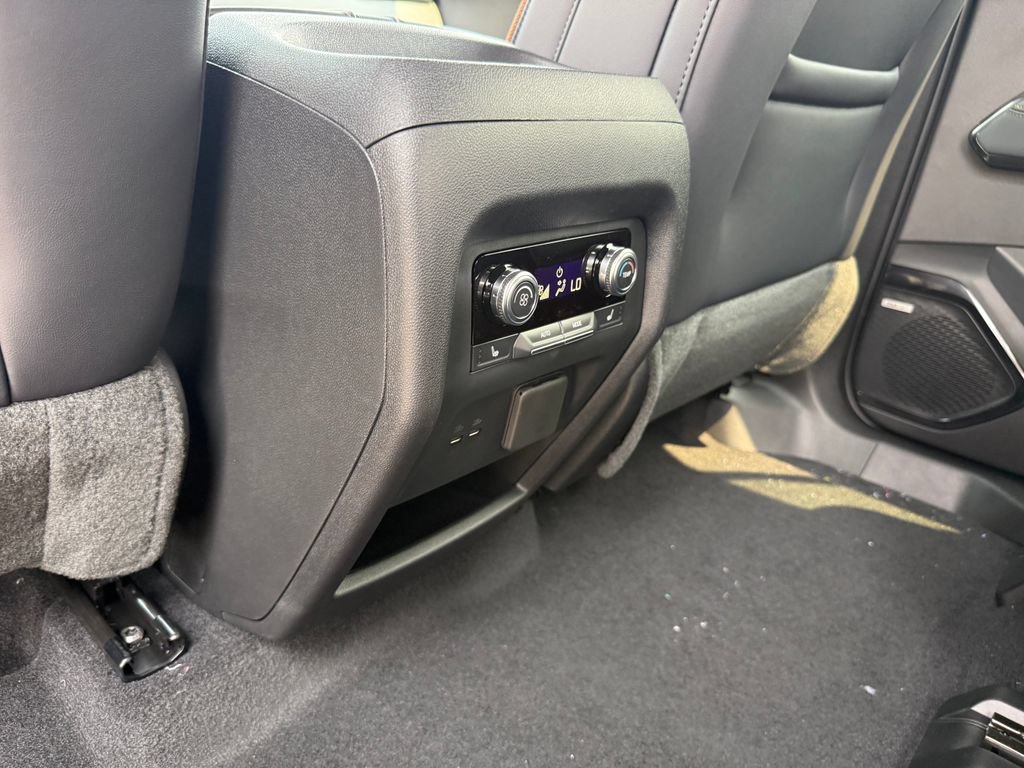 New 2026 GMC Acadia AT4 w/ Luxury Package AWD/4WD image 18