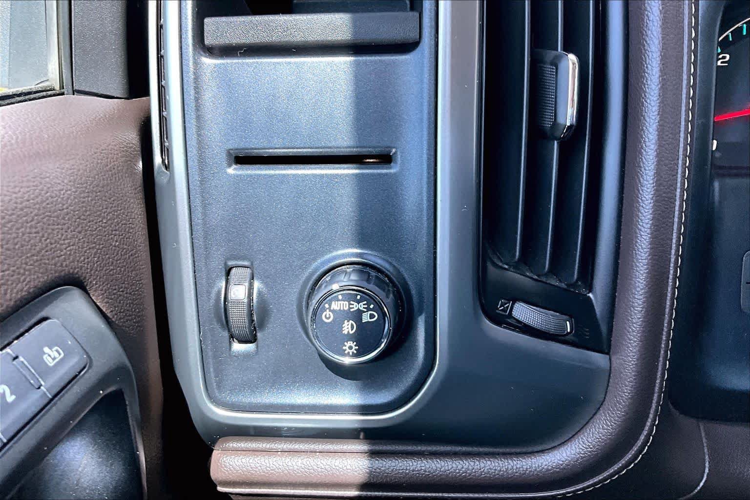 Used 2018 Chevrolet Silverado 1500 LTZ RWD image 34