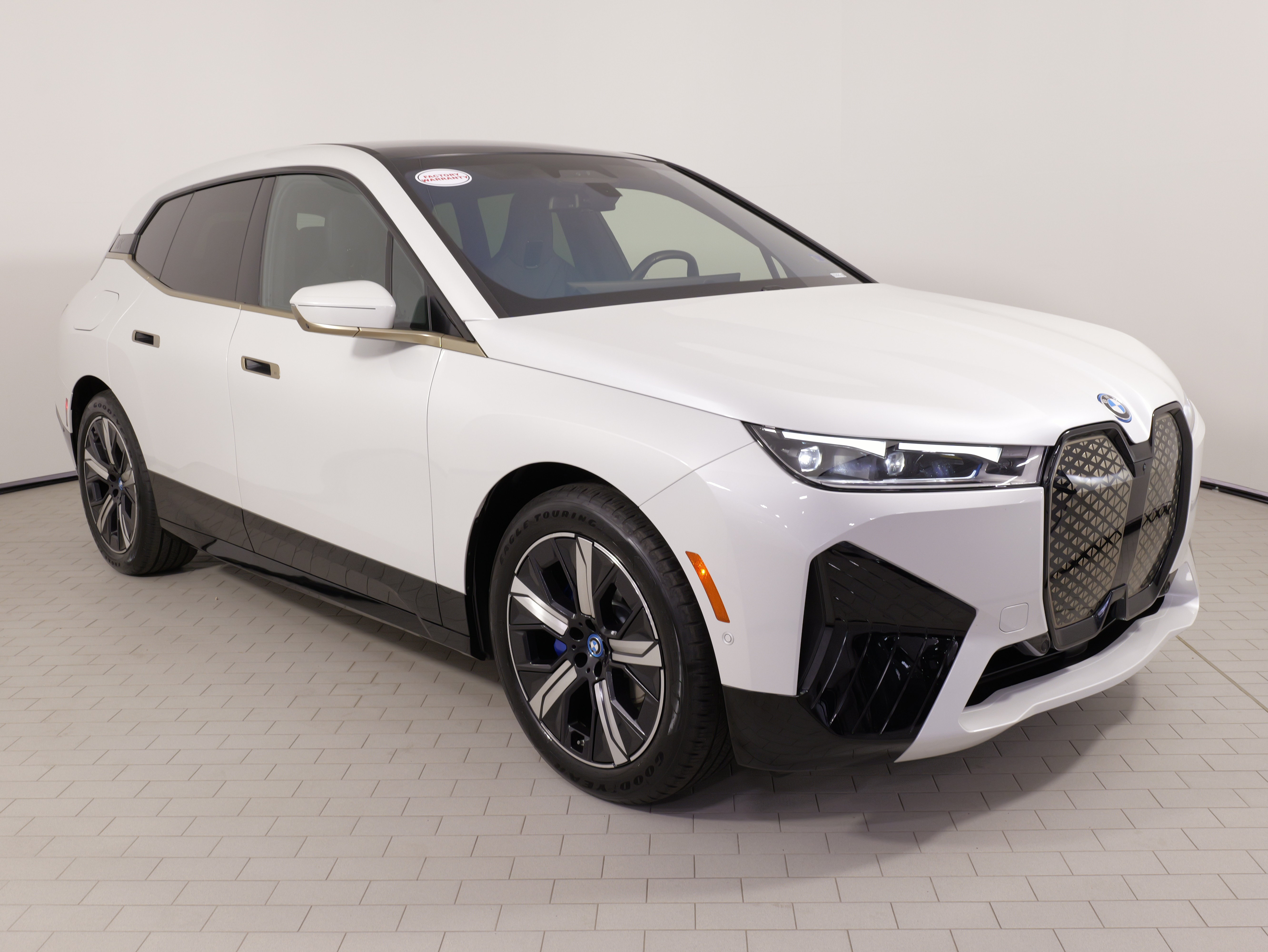 Used 2023 BMW iX xDrive50 w/ Premium Package AWD/4WD image 6