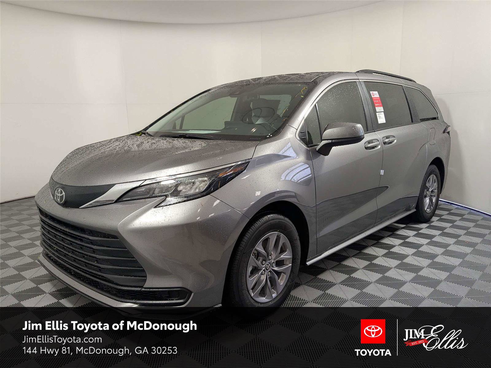 New 2026 Toyota Sienna LE image 1