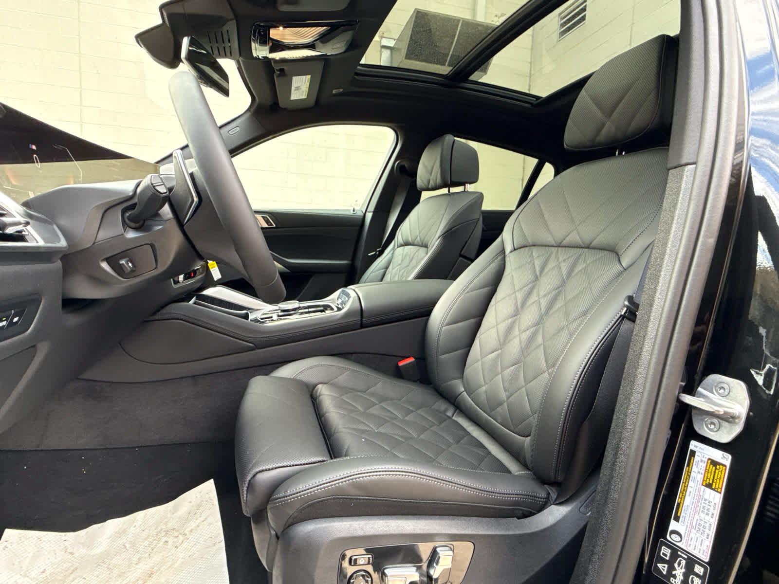 Used 2026 BMW X6 xDrive40i w/ Climate Comfort Package AWD/4WD image 14