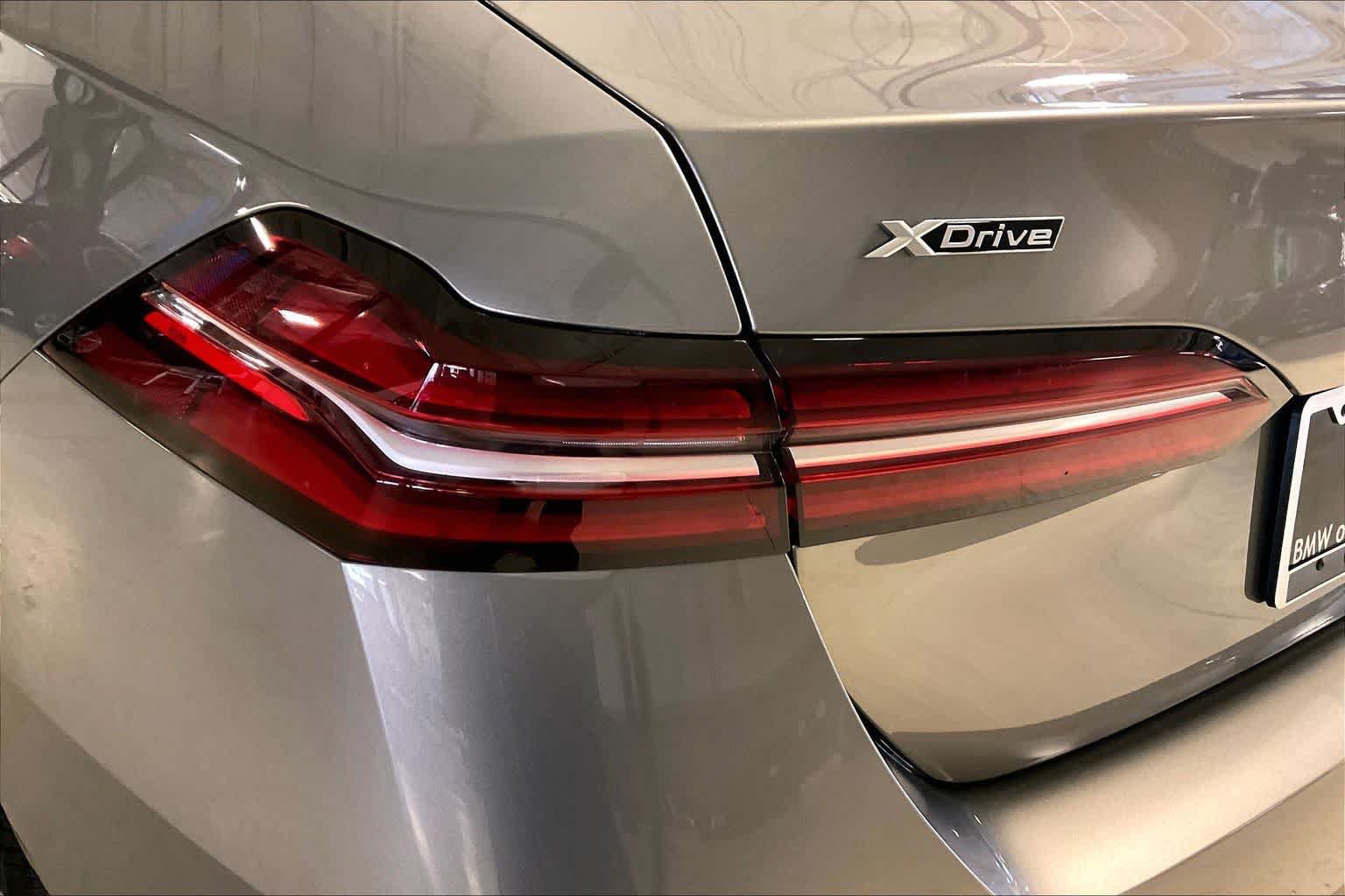Used 2026 BMW 530i xDrive w/ M Sport Package AWD/4WD image 14