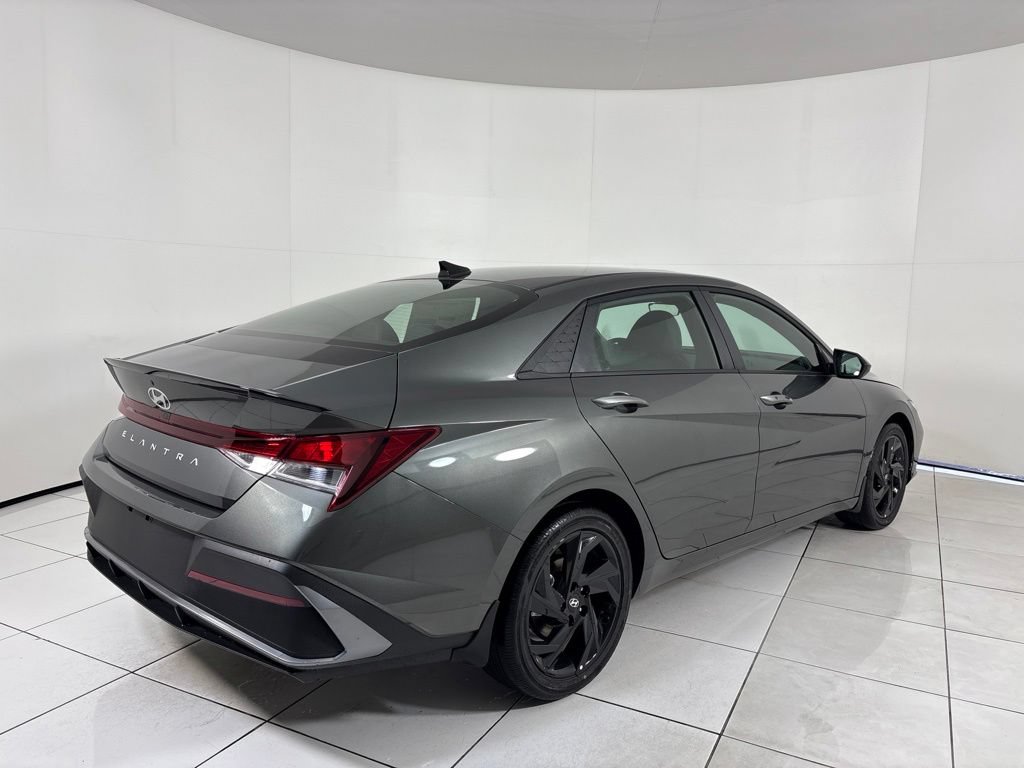 New 2026 Hyundai Elantra SEL Sport FWD image 5